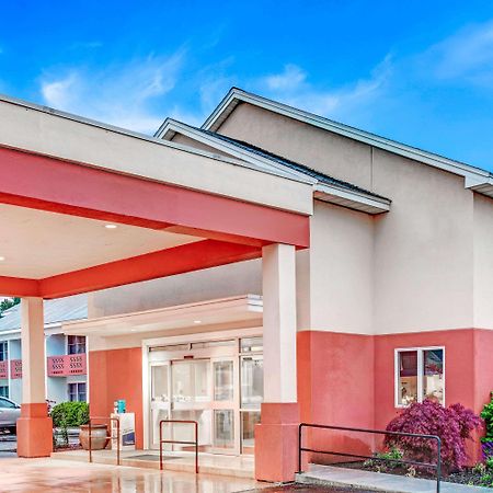 Days Hotel By Wyndham Methuen Ma Conference Center Bagian luar foto