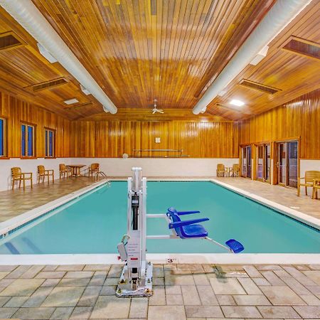 Days Hotel By Wyndham Methuen Ma Conference Center Bagian luar foto