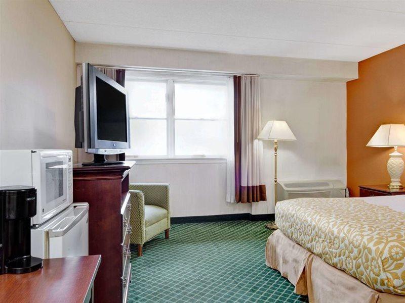 Days Hotel By Wyndham Methuen Ma Conference Center Bagian luar foto