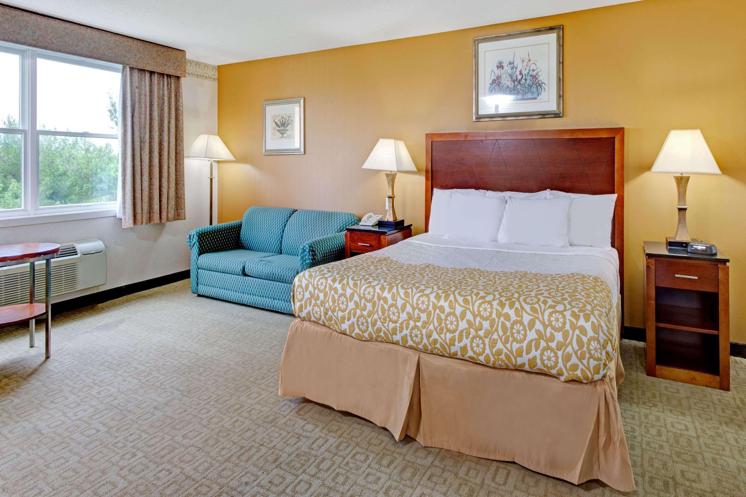 Days Hotel By Wyndham Methuen Ma Conference Center Bagian luar foto