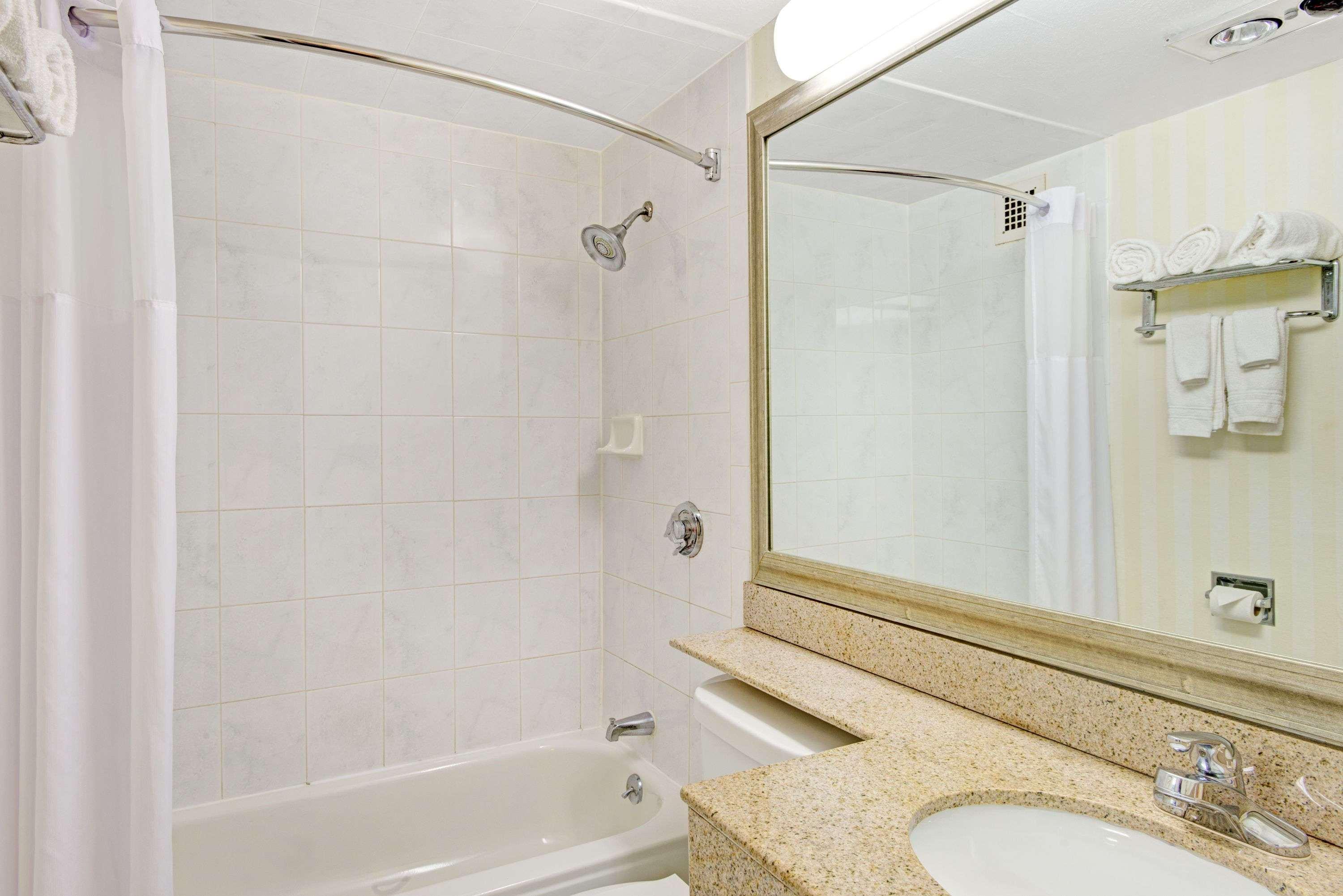 Days Hotel By Wyndham Methuen Ma Conference Center Bagian luar foto