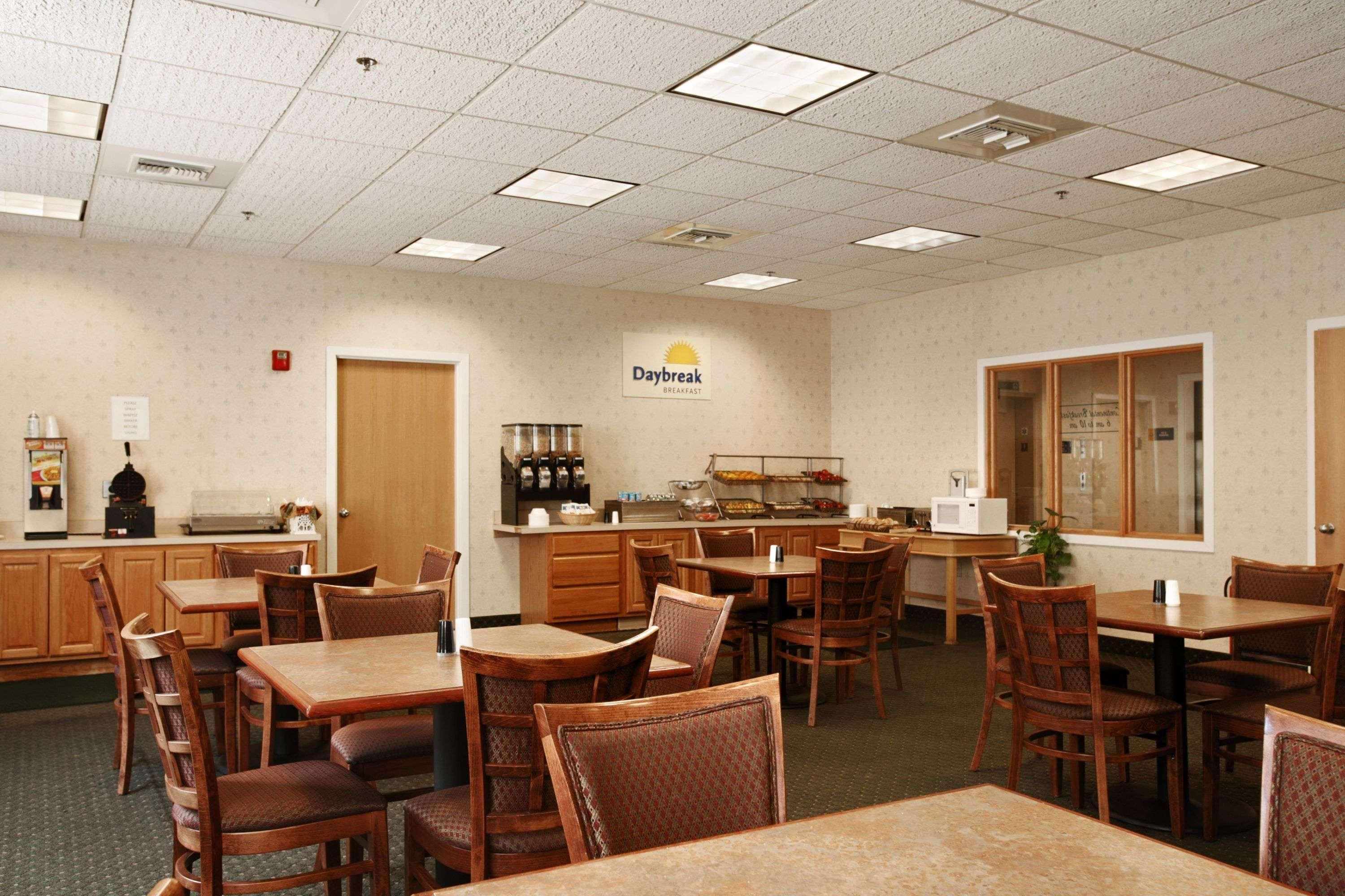 Days Hotel By Wyndham Methuen Ma Conference Center Bagian luar foto