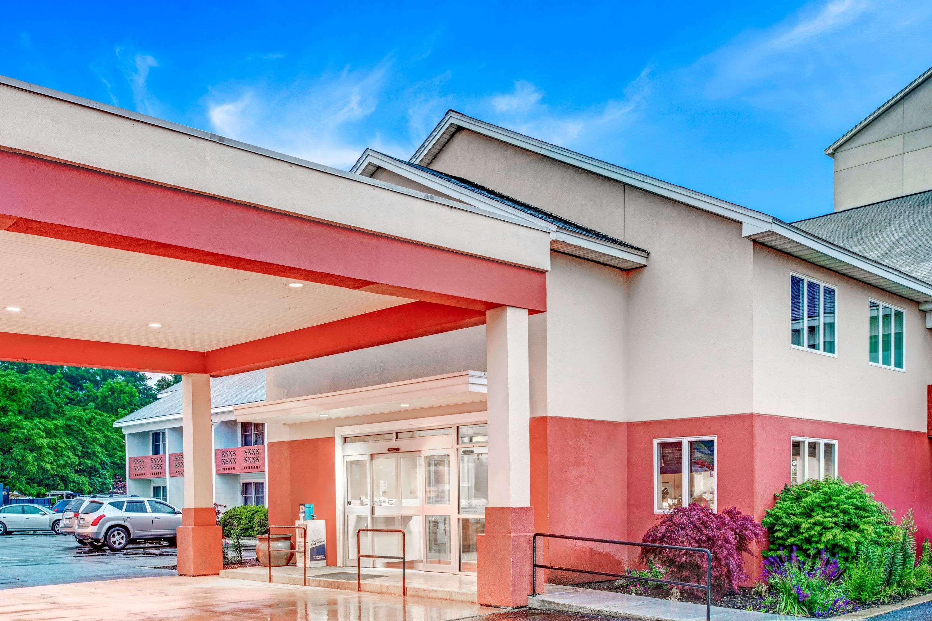 Days Hotel By Wyndham Methuen Ma Conference Center Bagian luar foto