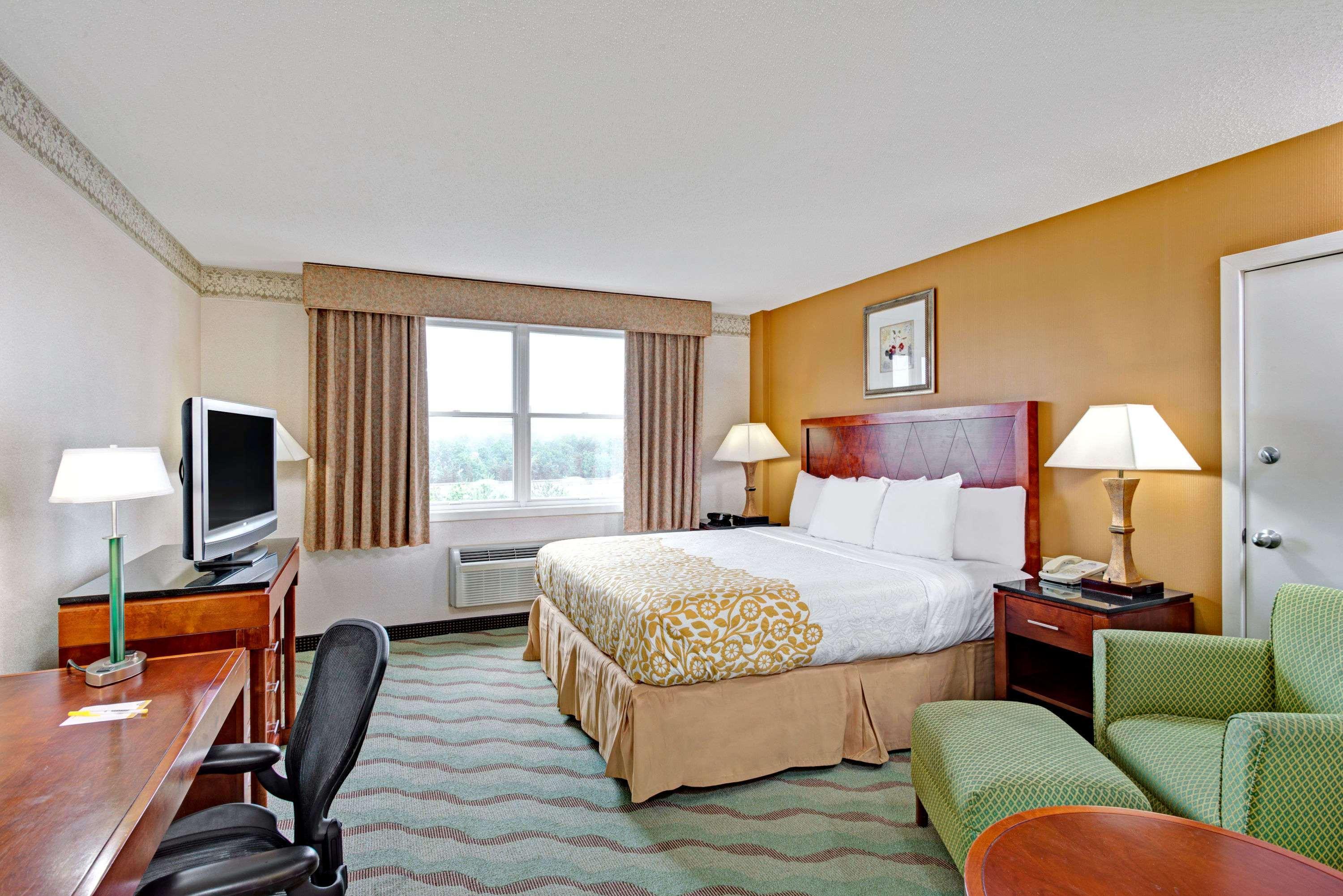 Days Hotel By Wyndham Methuen Ma Conference Center Bagian luar foto