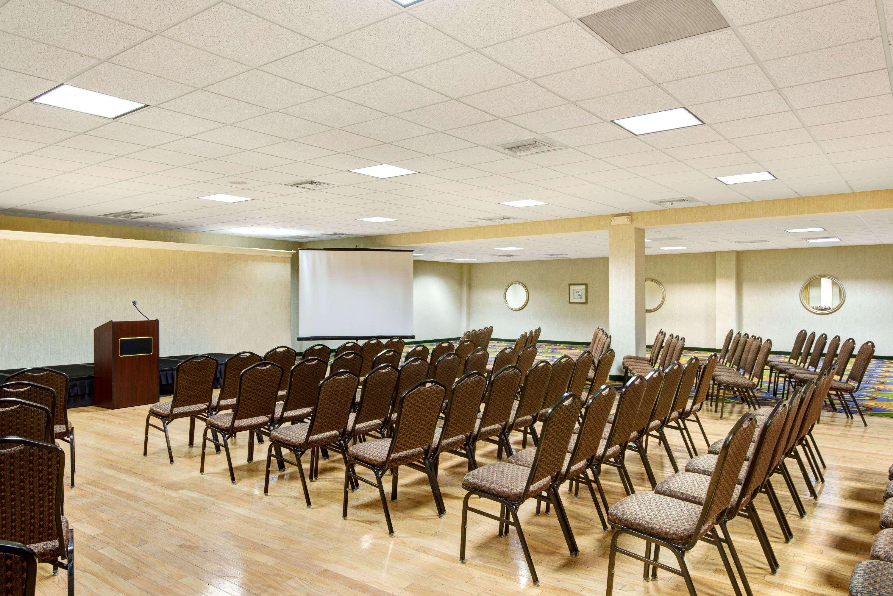 Days Hotel By Wyndham Methuen Ma Conference Center Bagian luar foto