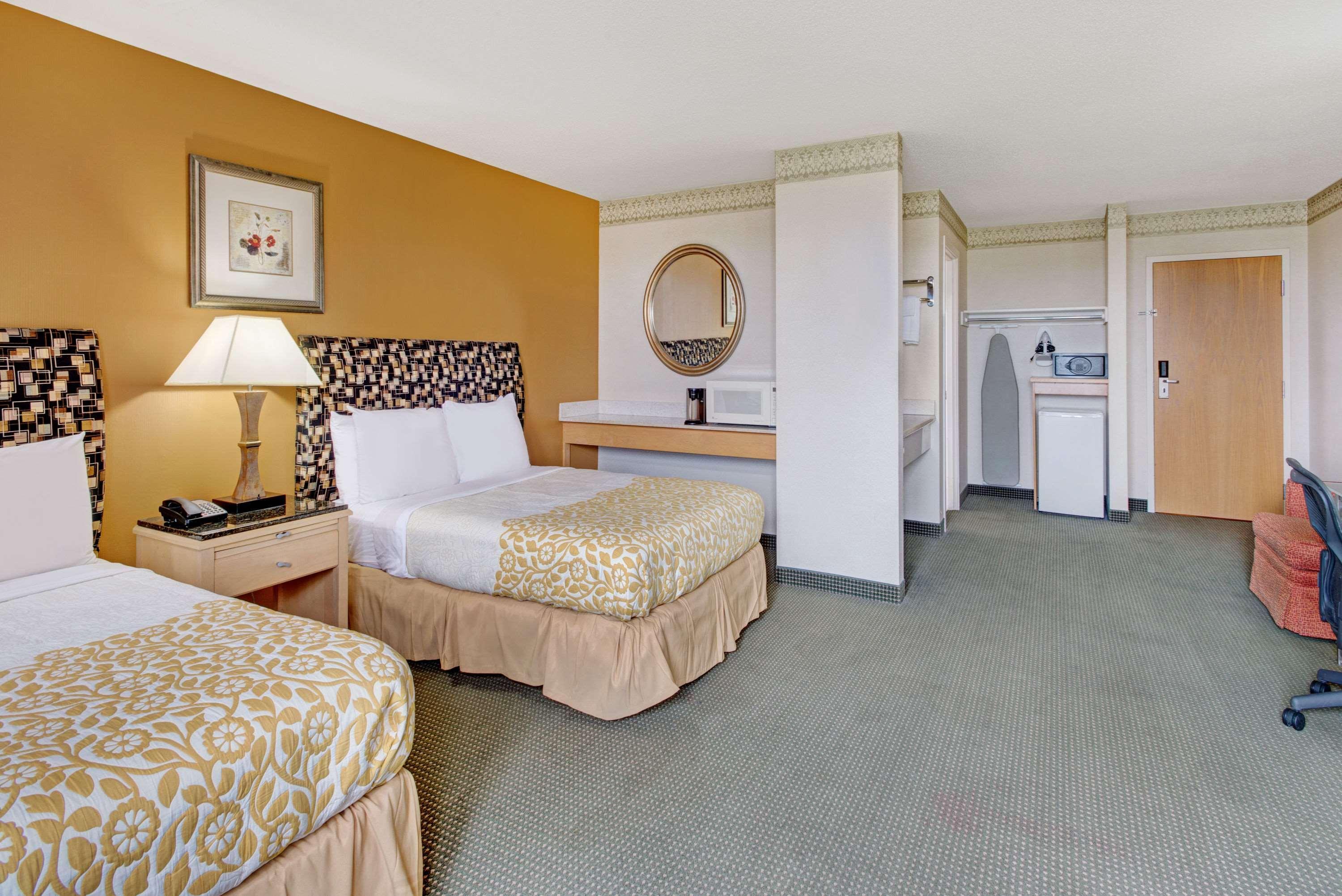 Days Hotel By Wyndham Methuen Ma Conference Center Bagian luar foto