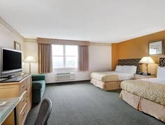 Days Hotel By Wyndham Methuen Ma Conference Center Bagian luar foto